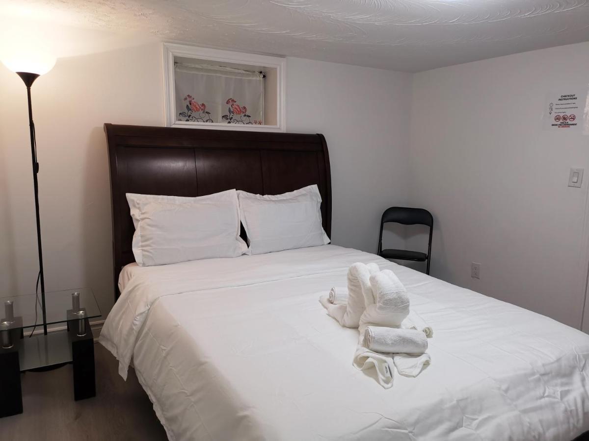 Tidy Private Rooms With Full Kitchen Toronto Exterior foto